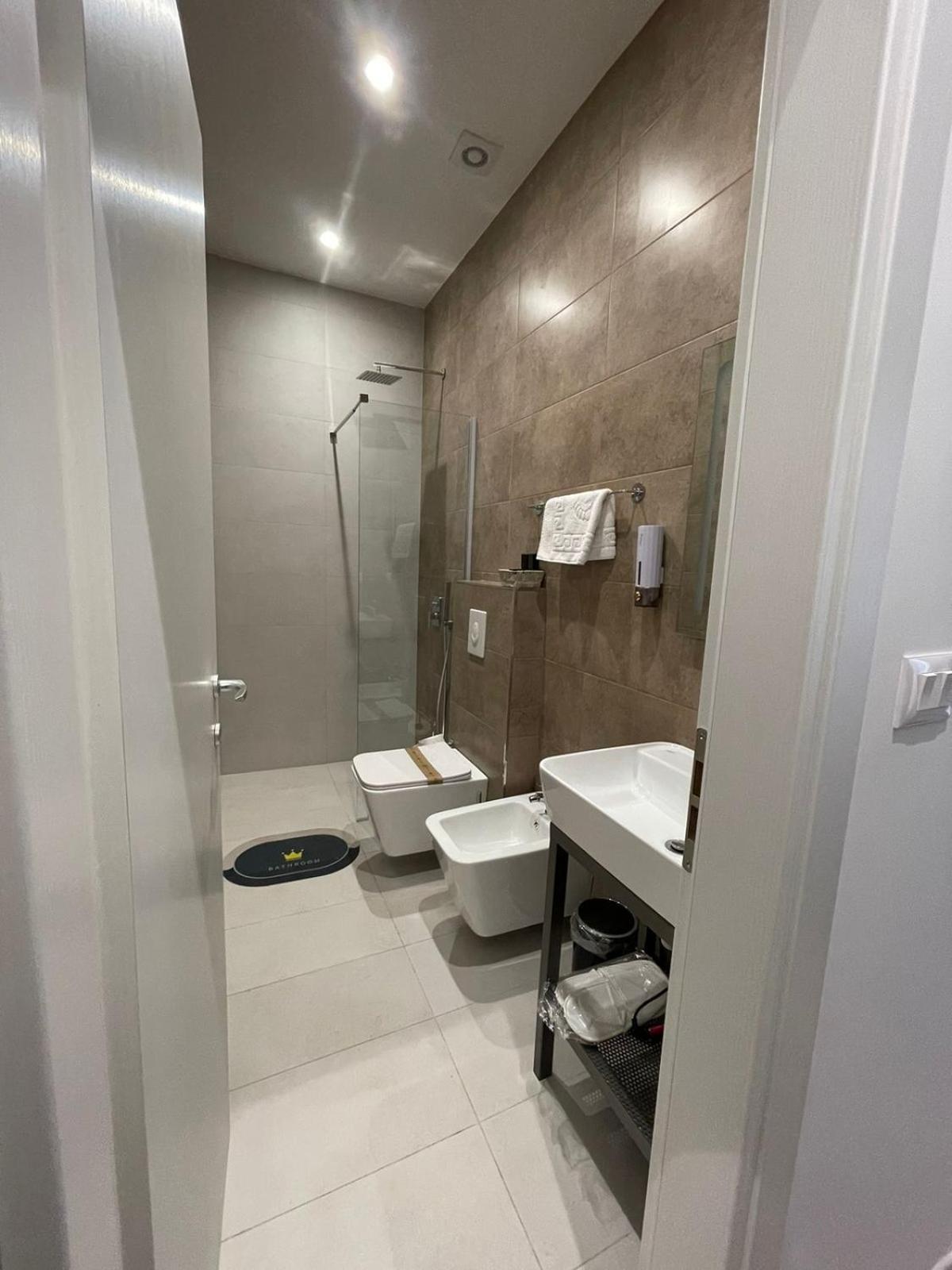 Peaky Hotel Durres Exterior photo